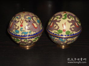 七八十年代老貨手工藝品銅胎景泰藍(lán) 磨藍(lán)地球形開盒 雙龍戲珠1對 尺寸約 高7公分,直徑7公分